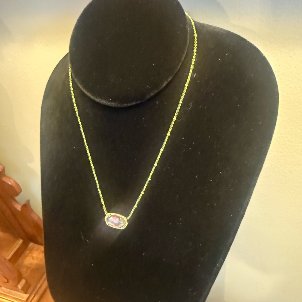 Kendra Scott Elisa 14 Gold Chain Necklace with Lilac Abalone Oval Pendant - Picture 2 of 9